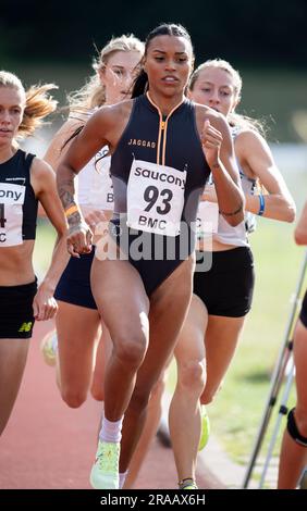 Morgan Mitchell aus Australien nimmt am 800m-B-Rennen der Frauen am British Milers Club Grand Prix, Woodside Stadium Watford, England, am 1. Teil Stockfoto