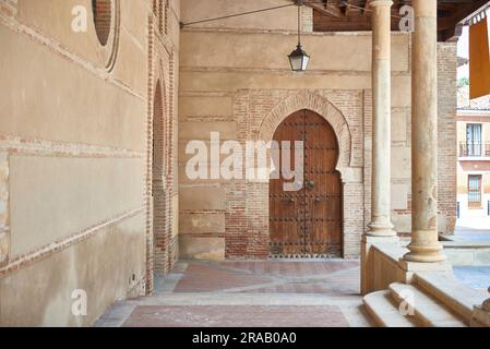 Blick auf die Co-Kathedrale Santa María de la Fuente la Mayor, Guadalajara, Spanien Stockfoto