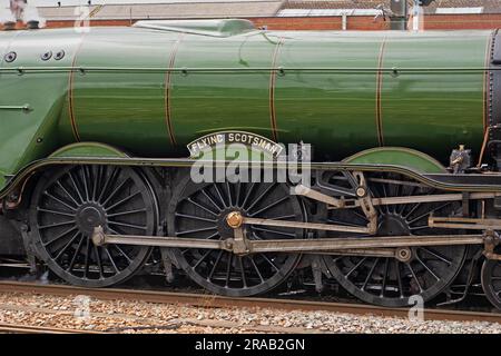 Der weltberühmte fliegende Schotte auf Tour an der Ostküste der Mainline durch Doncaster. Stockfoto