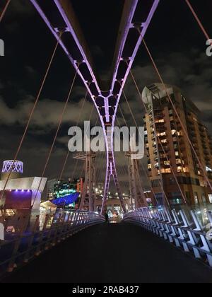 Die Millenium-Brücke am Salford-Kai Stockfoto