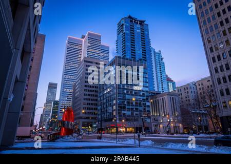 Place Ville marie ist das bekannteste Gebäude in Montreal, sein rotierendes Licht erhellt den Himmel von Montreal Stockfoto