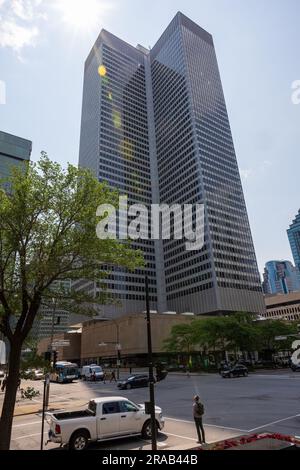 Place Ville marie ist das bekannteste Gebäude in Montreal, sein rotierendes Licht erhellt den Himmel von Montreal Stockfoto