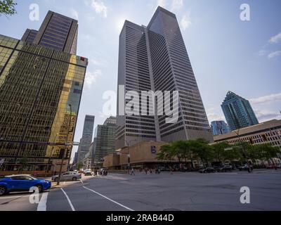 Place Ville marie ist das bekannteste Gebäude in Montreal, sein rotierendes Licht erhellt den Himmel von Montreal Stockfoto