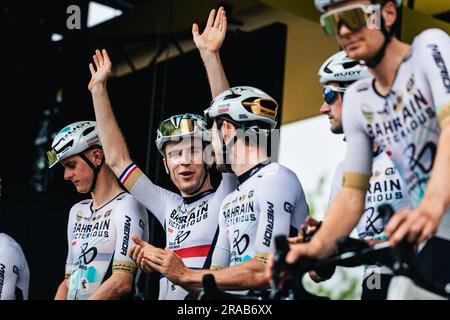 San Sebastian, Spanien. 02. Juli 2023. Foto von Alex Whitehead/SWpix.com - 02/07/2023 - Radfahren - 2023 Tour de France - Bühne 2: Vitoria-Gasteiz nach San Sebastian (208,9km) - Fred Wright von Bahrain siegreich. Kredit: SWpix/Alamy Live News Stockfoto