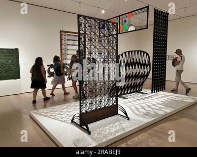 Louis Sullivan American, 1856-1924 Elevator Grille von der Chicago Stock Exchange, 1893 Eisen- und Kupferplatte, Museum of Modern Art, New York City. Stockfoto