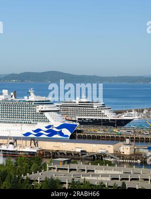 Seattle - 02. Juli 2023; Westerdam und Discovery Princess legen am Pier 91 in Seattle an Stockfoto