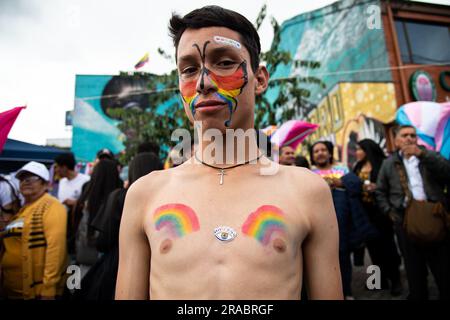 Bogota, Kolumbien. 02. Juli 2023. Die Teilnehmer nehmen am 2. Juli 2023 an der internationalen Parade in Bogota, Kolumbien, Teil. Foto von: Chepa Beltran/Long Visual Press Credit: Long Visual Press/Alamy Live News Stockfoto