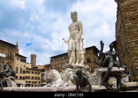 Der Neptun-Brunnen befindet sich auf der Piazza della Signoria. Der Brunnen wurde von Baccio Bandinelli entworfen, aber von Bartolomeo Ammannati geschaffen. Stockfoto