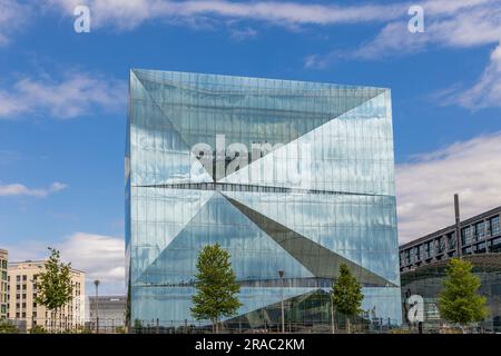 Berlin, Deutschland. The Cube, ein modernes, verglastes, energieeffizientes Bürogebäude am Washingtonplatz, entworfen von dänischen Architekten Stockfoto