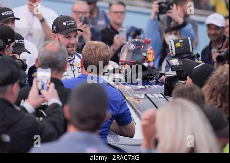 Chicago, Usa. 02. Juli 2023. Der Fahrer der NASCAR Cup-Serie, Shane Van Gisbergen (91), feiert den Gewinn des ersten Rennens der Grant Park 220 NASCAR Cup Series am Sonntag, den 2. Juli 2023 in Chicago. Foto von Mark Black/UPI Credit: UPI/Alamy Live News Stockfoto