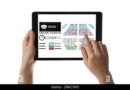 Frau kauft online Theaterkarten über Tablet auf weißem Hintergrund, Nahaufnahme Stockfoto