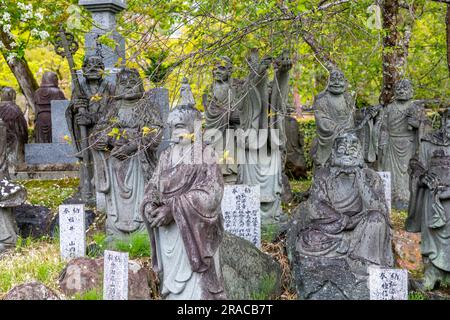 2023, Arashiyama Arhat. 500 Statuen der nächstgelegenen und höchsten Jünger Buddha vor dem Hogon-in-Untertempel des Tenryu-ji-Kopftempels, Kyoto, Japan Stockfoto