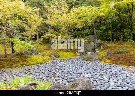 2023 Hogon-in Sub Temple Zen Garden, trockener Teich, der das Meer des Leidens des menschlichen Lebens repräsentiert, Arashiyama, Kyoto, Japan, Löwen brüllen Garten Stockfoto