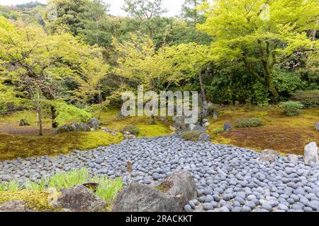 2023 Hogon-in Sub Temple Zen Garden, trockener Teich, der das Meer des Leidens des menschlichen Lebens repräsentiert, Arashiyama, Kyoto, Japan, Löwen brüllen Garten Stockfoto