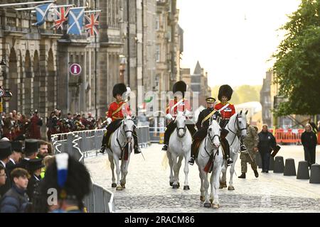 Am frühen Morgen findet eine Prozessionsprobe entlang der Royal Mile in Edinburgh statt, bevor König Charles III. Thanksgiving feiert. Foto: Montag, 3. Juli 2023. Stockfoto