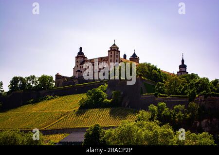 Schloss Marienburg an einem sonnigen Tag in Würzburg Stockfoto