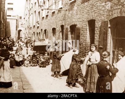 Slum-Wohnungen in London, viktorianische Zeit Stockfoto