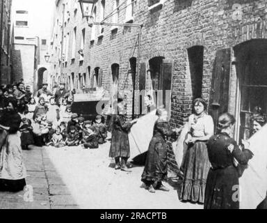 Slum-Wohnungen in London, viktorianische Zeit Stockfoto