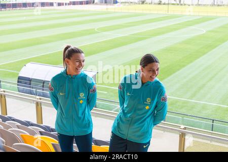 Melbourne, Victoria, Australien. 3. Juli 2023. MELBOURNE, AUSTRALIEN - JULI 03: Matildas Steph Catley und Sam Kerr bei der offiziellen Eröffnung der australischen Trainingseinrichtung Matildas und der Ankündigung der FIFA 2023-Frauen-Weltmeisterschaft an der La Trobe University am 03. Juli 2023 in Melbourne, Australien. (Kreditbild: © Chris Putnam/ZUMA Press Wire) NUR REDAKTIONELLE VERWENDUNG! Nicht für den kommerziellen GEBRAUCH! Stockfoto