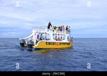 März 14 2023 - Samara, Guanacaste in Costa Rica: Bootsausflug zur Beobachtung von Delfinen im Pazifik Stockfoto