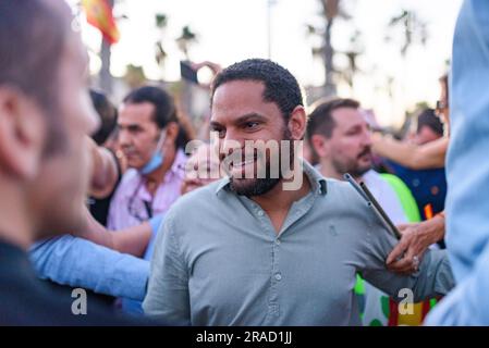 Barcelona, Spanien. 1. Juli 2023. Die spanische rechtsextreme Partei Vox Kandidatin für Catalonia Ignacio Garriga wird bei einem Wahltreffen im Stadtzentrum von Barceloneta gesehen. Spanische politische Parteien halten im ganzen Land Wahlkampfsitzungen für ihre Wahlkampfveranstaltungen vor den Parlamentswahlen in Spanien am 23. Juli ab. (Foto: Davide Bonaldo/Sipa USA) Guthaben: SIPA USA/Alamy Live News Stockfoto