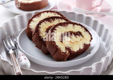 Hurricane-Swiss-Roll (Schwammrolle) mit Kakao Stockfoto