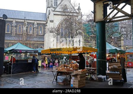 Die europäische Außendekoration und Architektur des "Borough Market" , eines der größten und ältesten Groß- und Einzelhandelsmärkte in London, Großbritannien Stockfoto