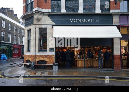 Außendesign und Dekoration des „Monmouth Coffee Company“-Ladens im Borough-London, Großbritannien Stockfoto