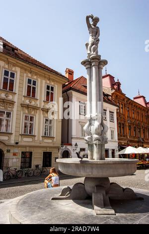 Herkules-Brunnen und Gebäude Stari und Gornji trg Square, L Stockfoto