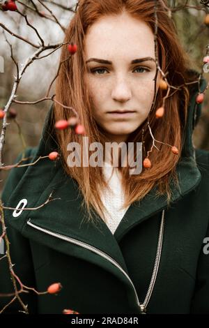 Nahaufnahme eines Teenagers mit rotem Haar Stockfoto