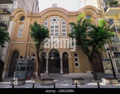 Tiefer Winkel der Fassade der 1920er Monasterioten Jüdischen Synagoge in Thessaloniki Griechenland, die einzige, die den Holocaust überlebt hat. Stockfoto