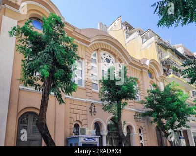 Tiefer Winkel der Fassade der 1920er Monasterioten Jüdischen Synagoge in Thessaloniki Griechenland, die einzige, die den Holocaust überlebt hat. Stockfoto