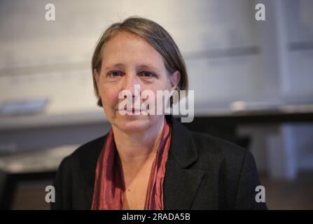 Hamburg, Deutschland. 03. Juli 2023. Alyn Beßmann, Leiterin der historischen Stätte Stadthaus, bei einer Presseveranstaltung im historischen Stätte Stadthaus. Die historische Stätte Stadthaus wurde im Herbst 2022 an die Hamburger Stiftung für Denkmäler und Lernstätten verlegt. Nach umfangreichen Renovierungsarbeiten wird das historische Stätte Stadthaus im Hamburger Stadtzentrum am Montag wieder eröffnet. Kredit: Christian Charisius/dpa/Alamy Live News Stockfoto