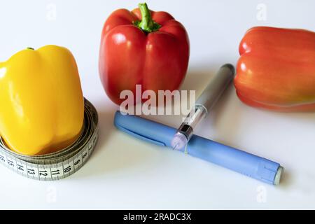 Insulininjektions-Pen oder Insulinpatronen-Pen für Diabetiker. Medizinische Geräte für Diabetesvorsteher. Stockfoto