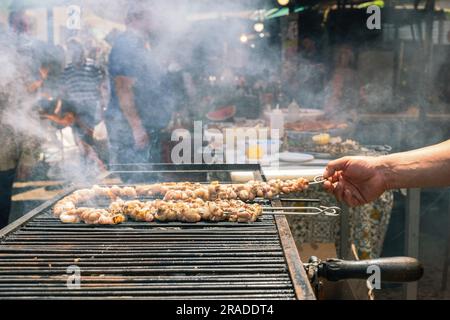 Stigghiole berühmtes gegrilltes Street Food, Ballaro Markt in Palermo, Italien Stockfoto