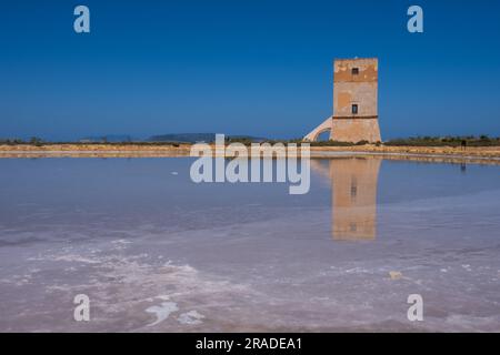 Salzwasserteich in Marsala, Provinz Trapani, Sizilien Stockfoto