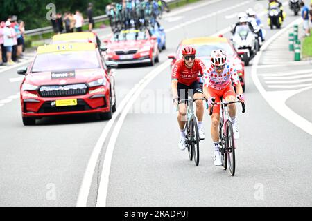 Bayonne, Frankreich. 03. Juli 2023. US' Neilson Powless von EF Education-EasyPost und Laurent Pichon von ARKEA-Samsic in Aktion während der dritten Etappe der Tour de France, einem 187 km langen 4 km langen Rennen von Amorebieta-Etxano nach Bayonne, Frankreich, Montag, den 03. Juli 2023. Die diesjährige Tour de France findet vom 01. Bis 23. Juli 2023 statt. BELGA FOTO JASPER JACOBS Kredit: Belga News Agency/Alamy Live News Stockfoto