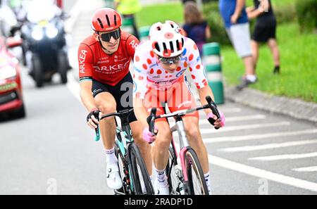 Bayonne, Frankreich. 03. Juli 2023. US' Neilson Powless von EF Education-EasyPost und Laurent Pichon von ARKEA-Samsic in Aktion während der dritten Etappe der Tour de France, einem 187 km langen 4 km langen Rennen von Amorebieta-Etxano nach Bayonne, Frankreich, Montag, den 03. Juli 2023. Die diesjährige Tour de France findet vom 01. Bis 23. Juli 2023 statt. BELGA FOTO JASPER JACOBS Kredit: Belga News Agency/Alamy Live News Stockfoto