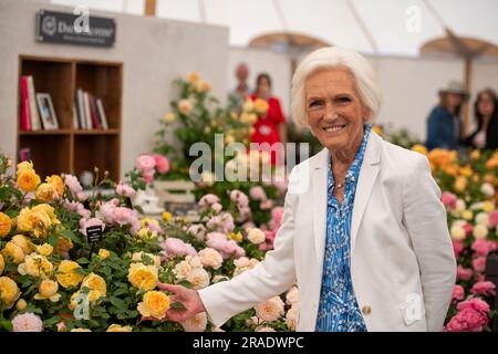 East Molesey, Surrey, Großbritannien. 3. Juli 2023. Starkoch Mary Berry beim Hampton Court Palace Garden Festival Press Day. Kredit: Maureen McLean/Alamy Live News Stockfoto