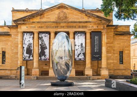 Adelaide, Australien - 2. September 2019: Die Art Gallery of South Australia an einem Tag von der North Terrace im Geschäftsviertel von Adelaide aus gesehen Stockfoto