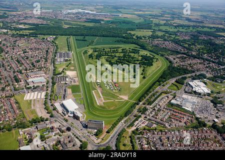 Die Rennbahn Doncaster, South Yorkshire, Nordengland, Großbritannien, aus der Vogelperspektive Stockfoto