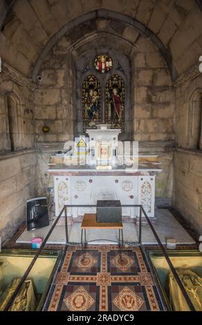 Costello Memorial Chapel, Main Street, Carrick-on-Shannon, N41 T2K2, County Leitrim gilt als die zweitkleinste Kapelle der Welt. Stockfoto