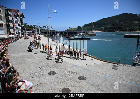 Bayonne, Frankreich. 03. Juli 2023. US' Neilson Powless von EF Education-EasyPost und Laurent Pichon von ARKEA-Samsic in Aktion während der dritten Etappe der Tour de France, einem 187 km langen 4 km langen Rennen von Amorebieta-Etxano nach Bayonne, Frankreich, Montag, den 03. Juli 2023. Die diesjährige Tour de France findet vom 01. Bis 23. Juli 2023 statt. BELGA FOTO JASPER JACOBS Kredit: Belga News Agency/Alamy Live News Stockfoto