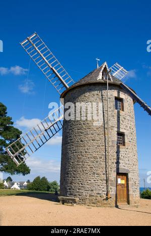 Windmühle, Saint-Quay-Portrieux, Baie de Saint-Brieuc, Etables-sur-Mer, Bretagne, Frankreich, Moulin Saint-Michel Stockfoto