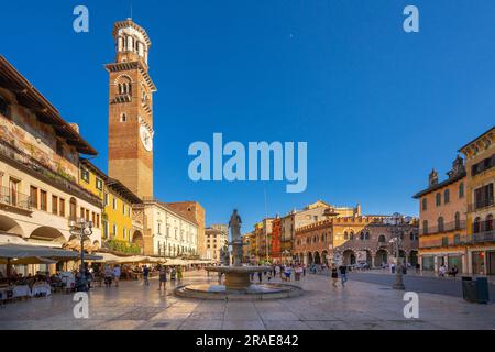 Piazza Delle Erbe, Verona, Veneto, Italien Stockfoto