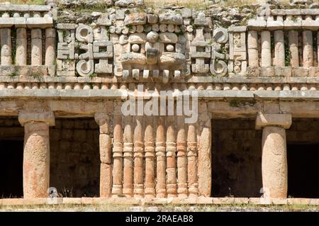 Säulen im Puuc-Stil, der große Palast, Sayil, Yucatan, Mexiko, Gran Palacio Norte Stockfoto