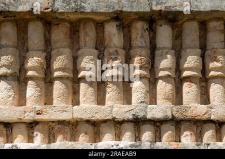 Säulen im Puuc-Stil, der große Palast, Sayil, Yucatan, Mexiko, Gran Palacio Norte Stockfoto