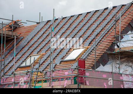 Wohnraum in der Stadt York, Großbritannien. New Housing Building, von Persimmon, im Bootham Crescent auf dem ehemaligen Gelände des York City Football Clubs. Stockfoto