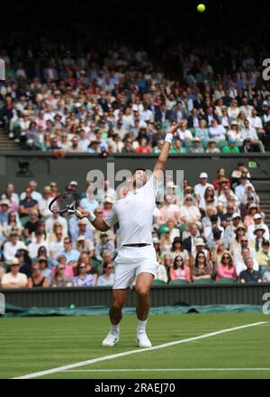 London, Großbritannien. 03. Juli 2023. Serbisch Novak Djokovic spielt in seinem ersten Spiel gegen den argentinischen Pedro Cachin am ersten Tag der Wimbledon-Meisterschaft 2023 in London am Montag, den 03. Juli 2023. Foto: Hugo Philpott/UPI Credit: UPI/Alamy Live News Stockfoto