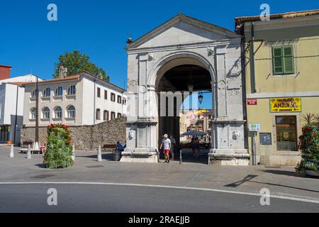 Koper, Slowenien. 2. Juli 2023. Blick auf das Muda-Tor im Stadtzentrum Stockfoto